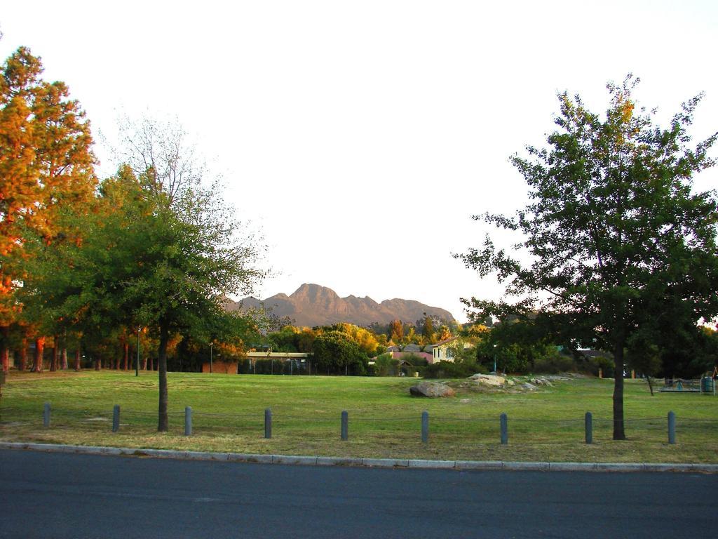 Eikepark Self Catering Apartment Stellenbosch Luaran gambar